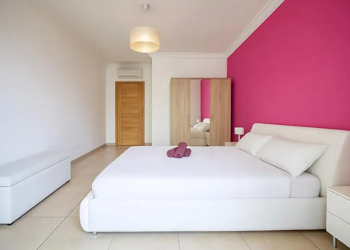 The Essence - S9 * Sliema